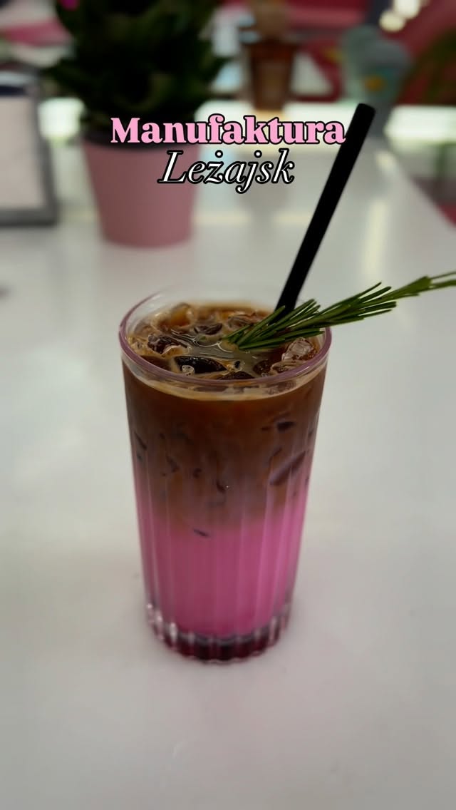 Różowa kawa — signature drink Manufaktury